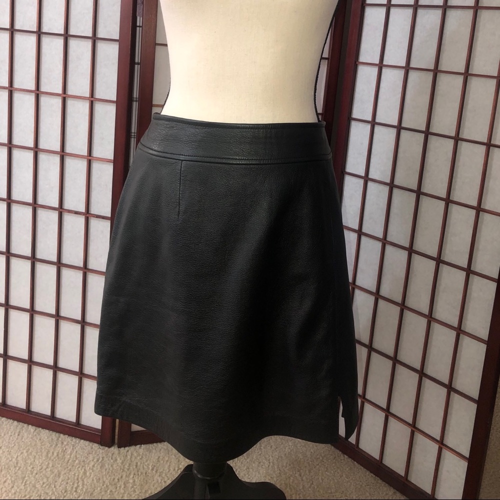⭐️ EUC NY&CO Leather Black Skirt